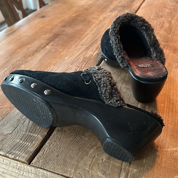 Stuart Whitman fleece lined clogs. - Picture 4 of 4